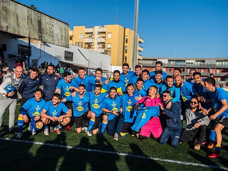 UD Mahon celebrate winning the 2018/19 treble