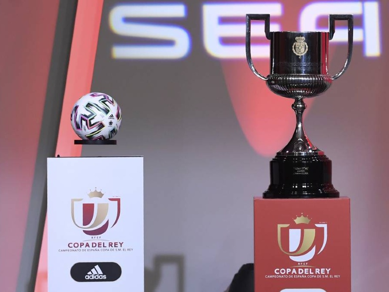 Copa del Rey trophy sitting next to a match ball