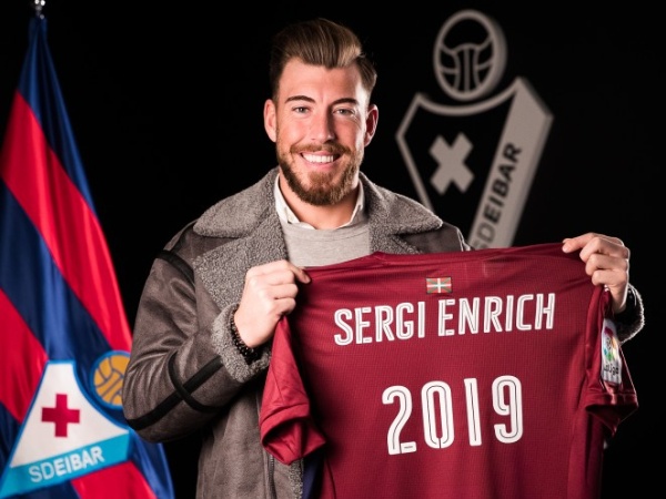 Football player Sergi Enrich holding an SD Eibar shirt