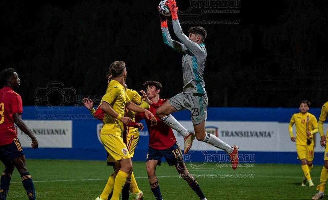 Alex Quevedo Barber playing for Spain Under 18s