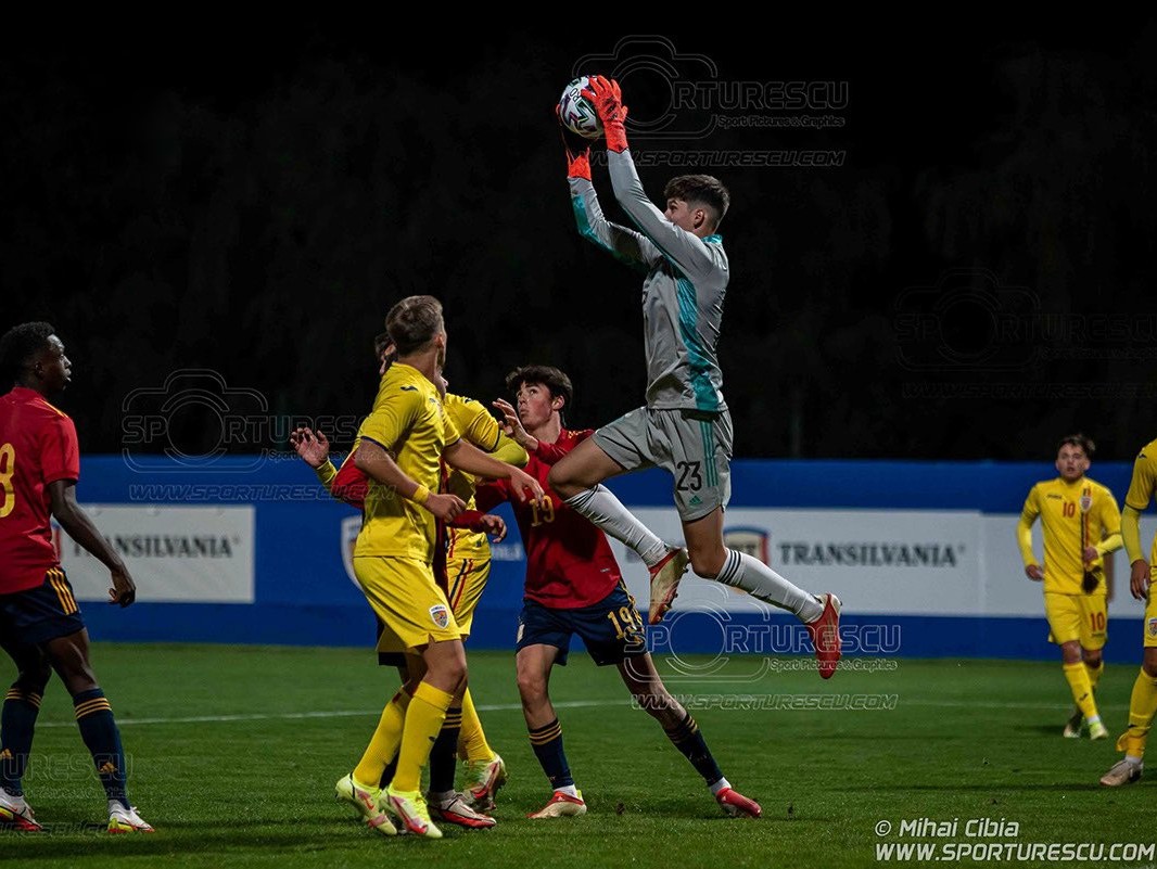Alex Quevedo Barber playing for Spain Under 18s